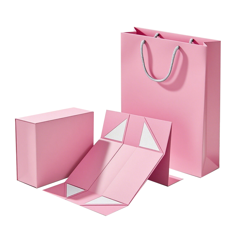 Nu este cutia cadou de eșarfe o magie ceremonială care transformă eșarfele moi de la a fi împachetate la a fi expuse?